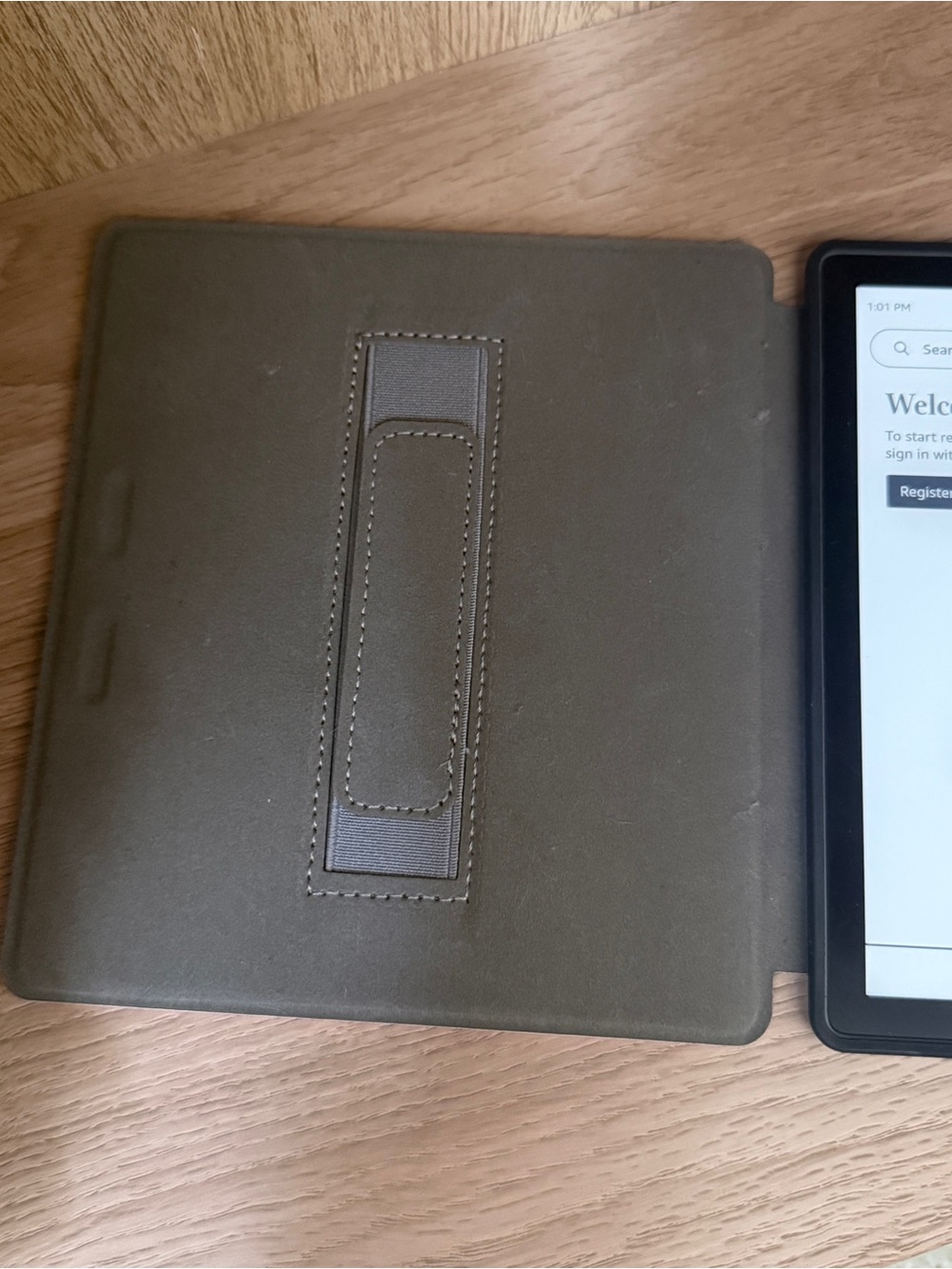 Amazon Kindle Oasis (Black) with USB Charging Cable - Picture 6 of 6